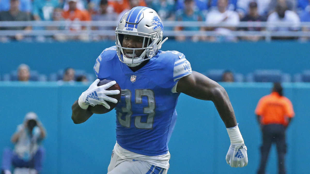 MIAMI GARDENS, FL - OCtOBER 21: Kerryon Johnson #33 of the Detroit Lions runs with the ball against the Miami Dolphins during an NFL game on October 21, 2018 at Hard Rock Stadium in Miami Gardens, Florida. The Lions defeated the Dolphins 32-21.