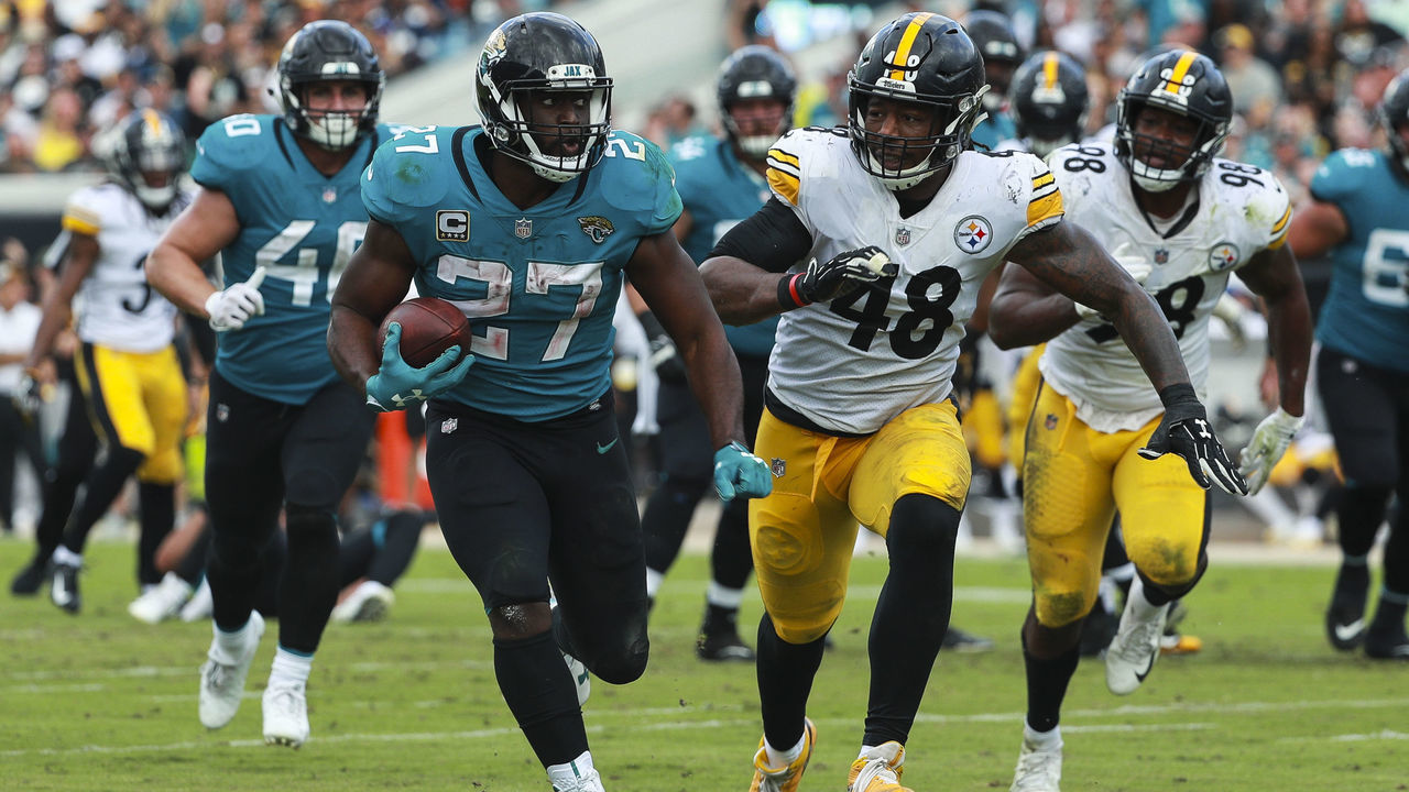 JACKSONVILLE, FL - NOVEMBER 18: Leonard Fournette #27 of the Jacksonville Jaguars runs with the ball during the second half against the Pittsburgh Steelers at TIAA Bank Field on November 18, 2018 in Jacksonville, Florida.