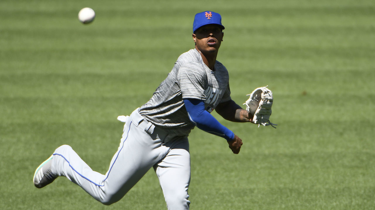 CHICAGO, ILLINOIS - JULY 31: Marcus Stroman #7 new pitcher of the New York Mets warms up in the outfield before a game against the Chicago White Sox at Guaranteed Rate Field on July 31, 2019 in Chicago, Illinois.