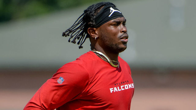 FLOWERY BRANCH, GA - JULY 27: Atlanta Falcons wide receiver Julio Jones (11) after Atlanta Falcons training camp on July 27, 2019, at the Atlanta Falcons Training Facility in Flowery Branch, GA.