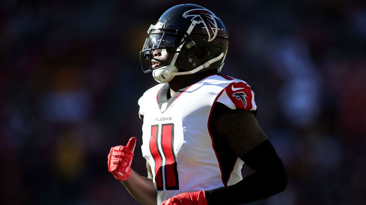 LANDOVER, MD - NOVEMBER 04: Atlanta Falcons wide receiver Julio Jones (11) in action during a match between the Washington Redskins and the Atlanta Falcons on November 04, 2018, at FedExField in Landover, MD.
