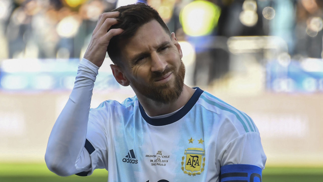 TOPSHOT - Argentina's Lionel Messi gestures during the Copa America football tournament third-place match against Chile at the Corinthians Arena in Sao Paulo, Brazil, on July 6, 2019.