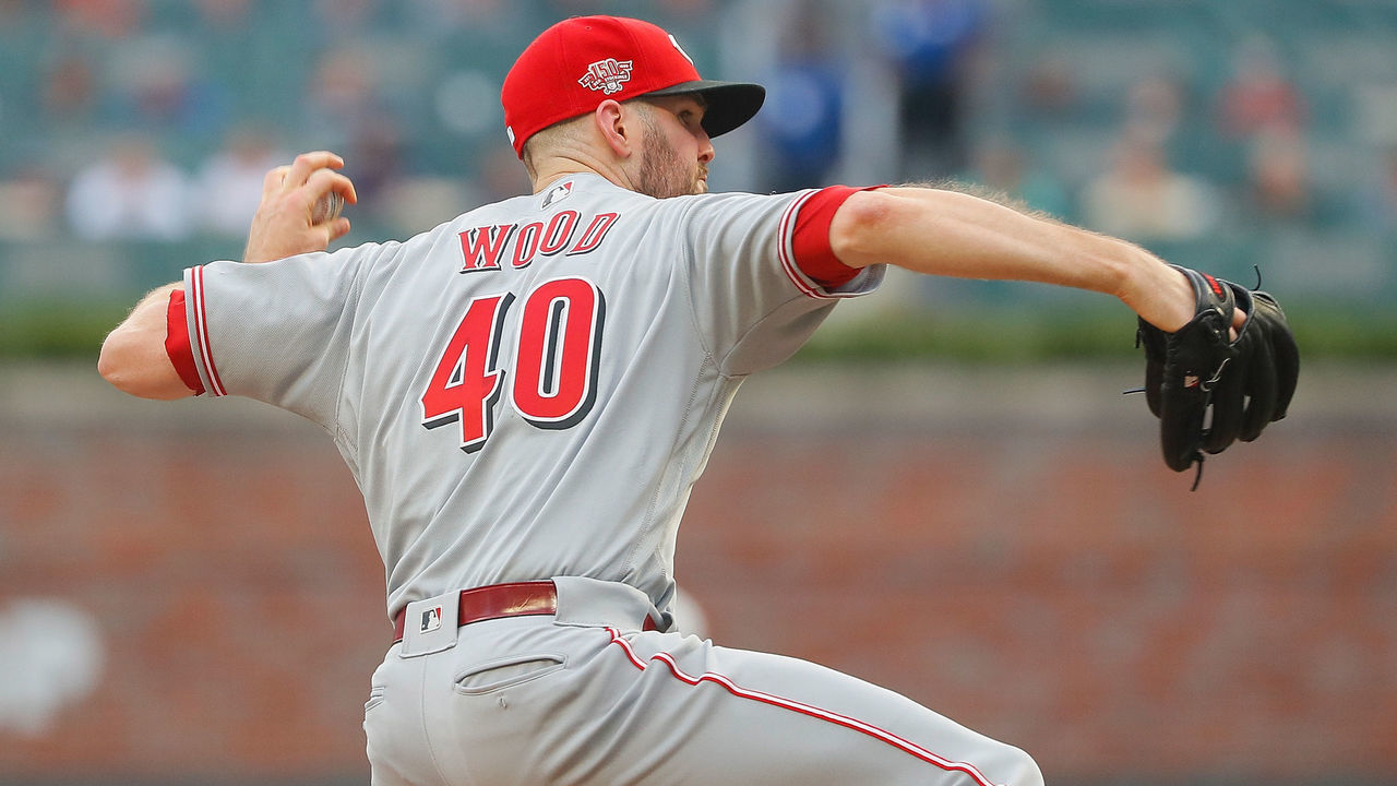 ATLANTA, GEORGIA - AUGUST 02: Alex Wood #40 of the Cincinnati Reds pitches in the first inning against the Atlanta Braves at SunTrust Park on August 02, 2019 in Atlanta, Georgia.