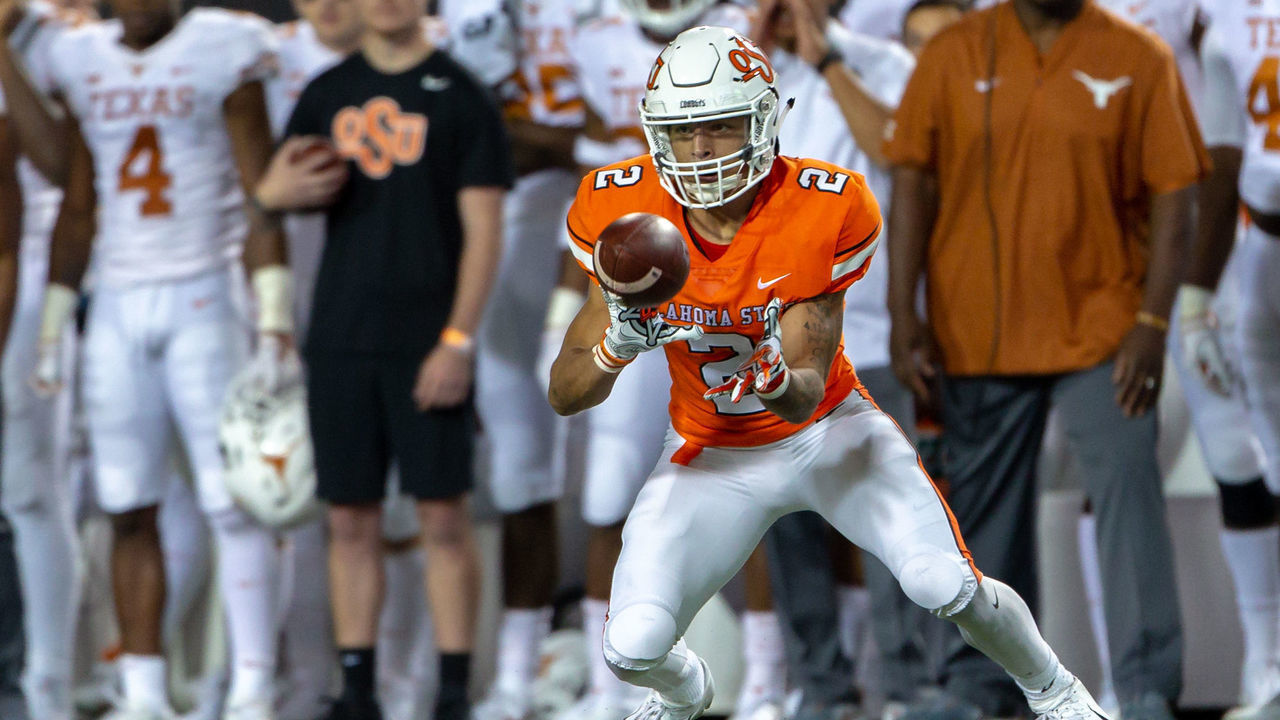 STILLWATER, OK - OCTOBER 27: Oklahoma State Cowboys wide receiver Tylan Wallace (2) making a reception during the Big 12 college football game against the Texas Longhorns on October 27, 2018 at Boone Pickens Stadium in Stillwater, Oklahoma.