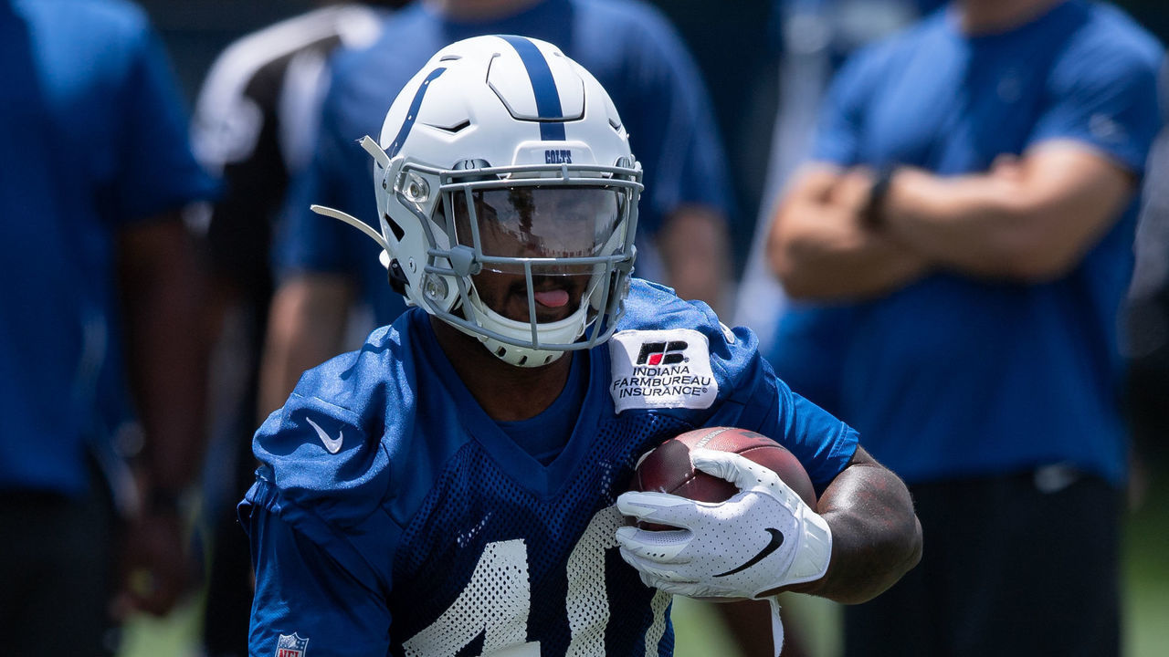 INDIANAPOLIS, IN - JUNE 11: Indianapolis Colts running back Spencer Ware (40) runs through a drill during the Indianapolis Colts Mini Camp on June 11, 2019 at the Indiana Farm Bureau Football Center in Indianapolis, IN.