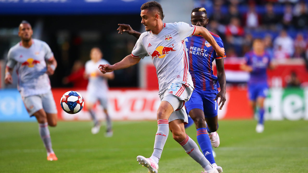 HARRISON, NJ - APRIL 27: New York Red Bulls midfielder Aaron Long (33) controls the ball during the first half of the Major League Soccer game between the New York Red Bulls and FC Cincinnati on April 27, 209 at Red Bull Arena in Harrison, NJ.
