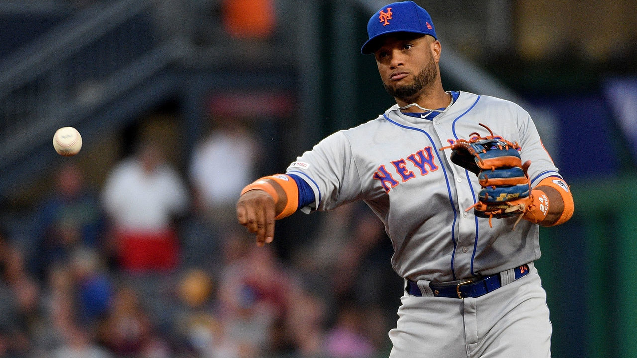 PITTSBURGH, PA - AUGUST 02: Robinson Cano #24 of the New York Mets in action during the game against the Pittsburgh Pirates at PNC Park on August 2, 2019 in Pittsburgh, Pennsylvania.