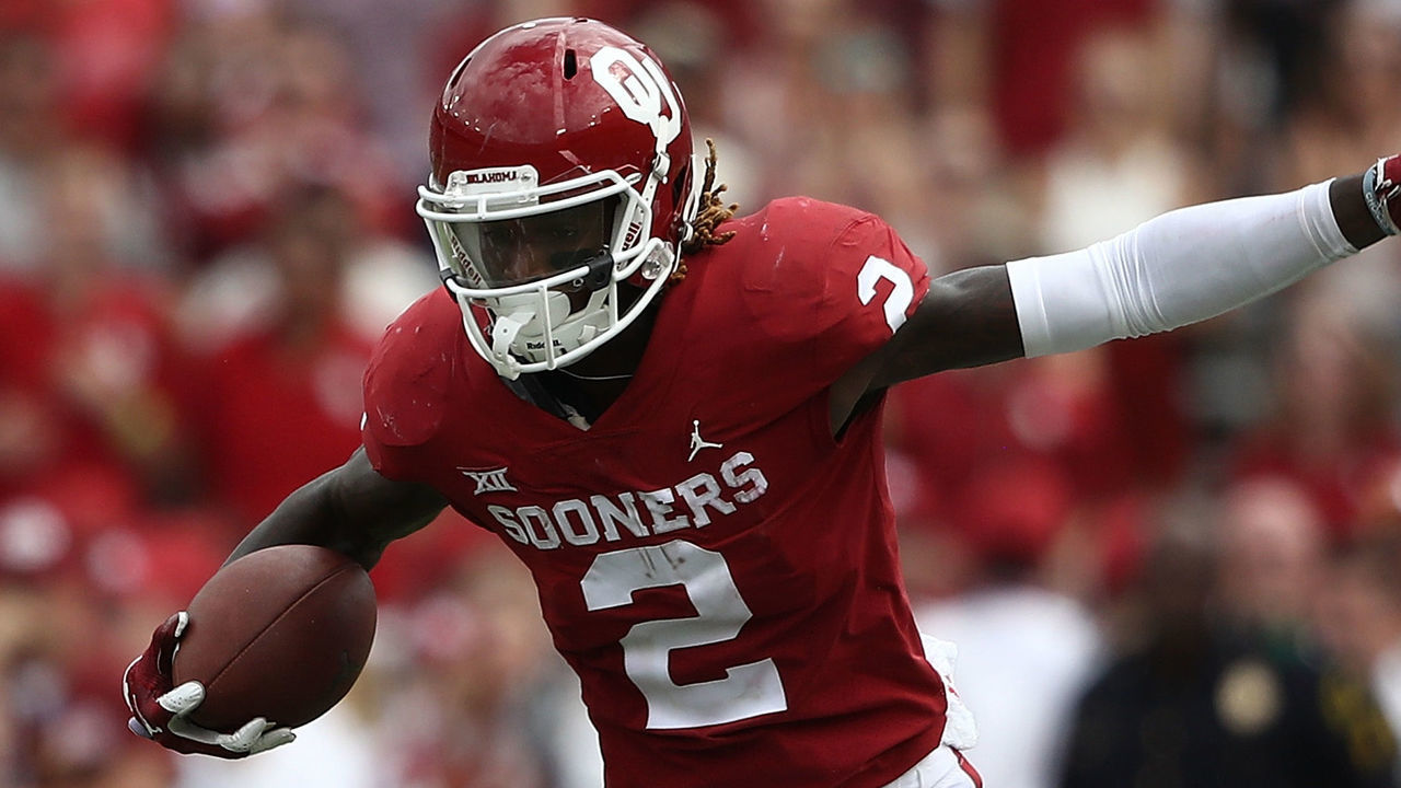 DALLAS, TX - OCTOBER 06: CeeDee Lamb #2 of the Oklahoma Sooners during the 2018 AT&T Red River Showdown at Cotton Bowl on October 6, 2018 in Dallas, Texas.