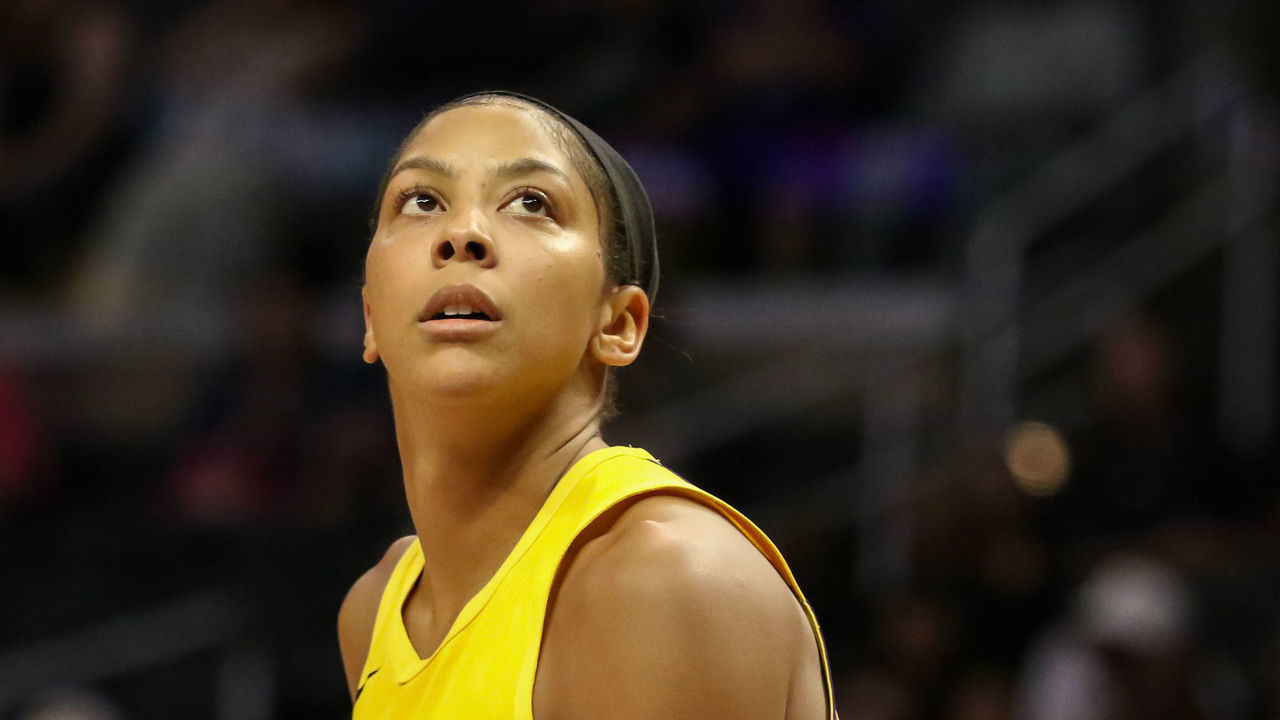 LOS ANGELES, CA - AUGUST 04: Los Angeles Sparks forward Candace Parker #3 looks up at the basket during the Seattle Storm vs Los Angeles Sparks game on August 04, 2019, at Staples Center in Los Angeles, CA.