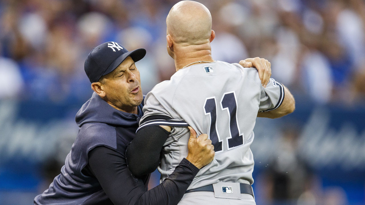 Yankees OF Brett Gardner restrained from going after umpire