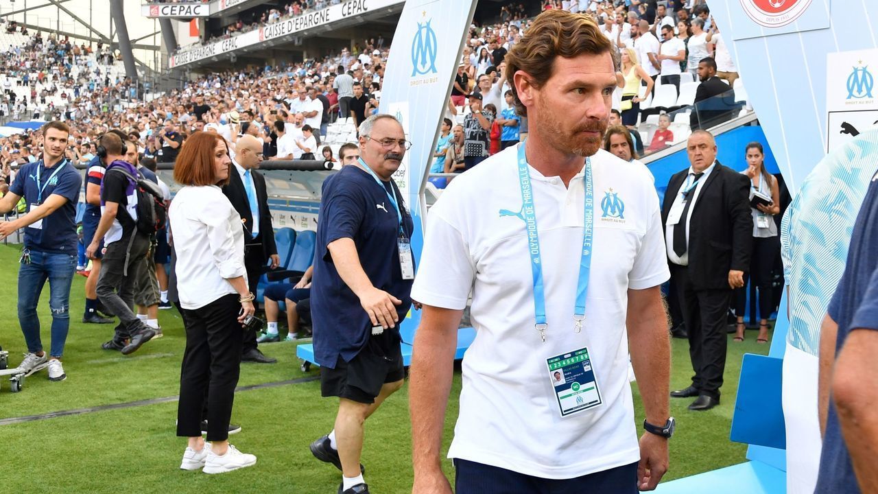 Marseille's Portuguese coach Andre Villas-Boas arrives on the field prior to the start of the French L1 football match between Olympique de Marseille (OM) and Stade de Reims at the Velodrome stadium in Marseille, on August 10, 2019.