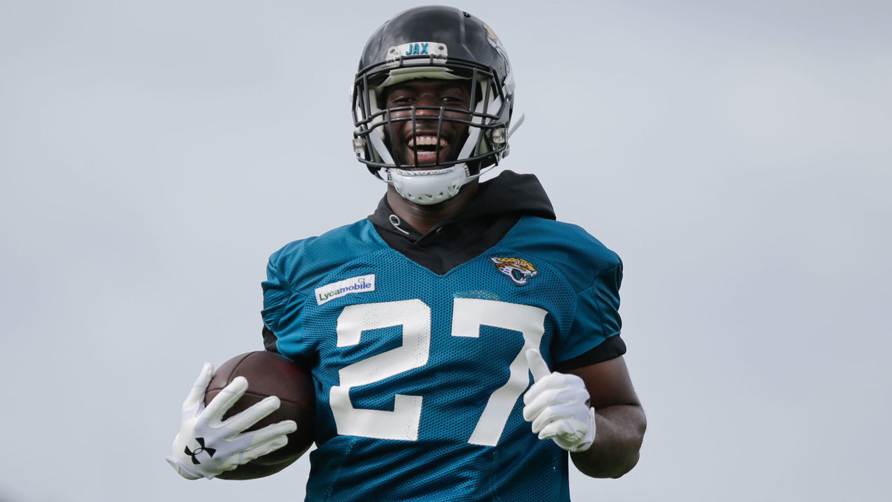 JACKSONVILLE, FL - JUNE 12: Jacksonville Jaguars running back Leonard Fournette (27) during minicamp on June 12, 2019 at Dream Finders Homes Practice Complex in Jacksonville, Fl.