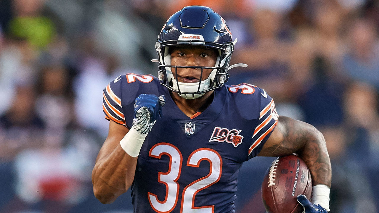 CHICAGO, IL - AUGUST 08: Chicago Bears running back David Montgomery (32) runs with the football in game action during a NFL preseason game between the Carolina Panthers and the Chicago Bears on August 8, 2019 at Soldier Field, in Chicago, IL.