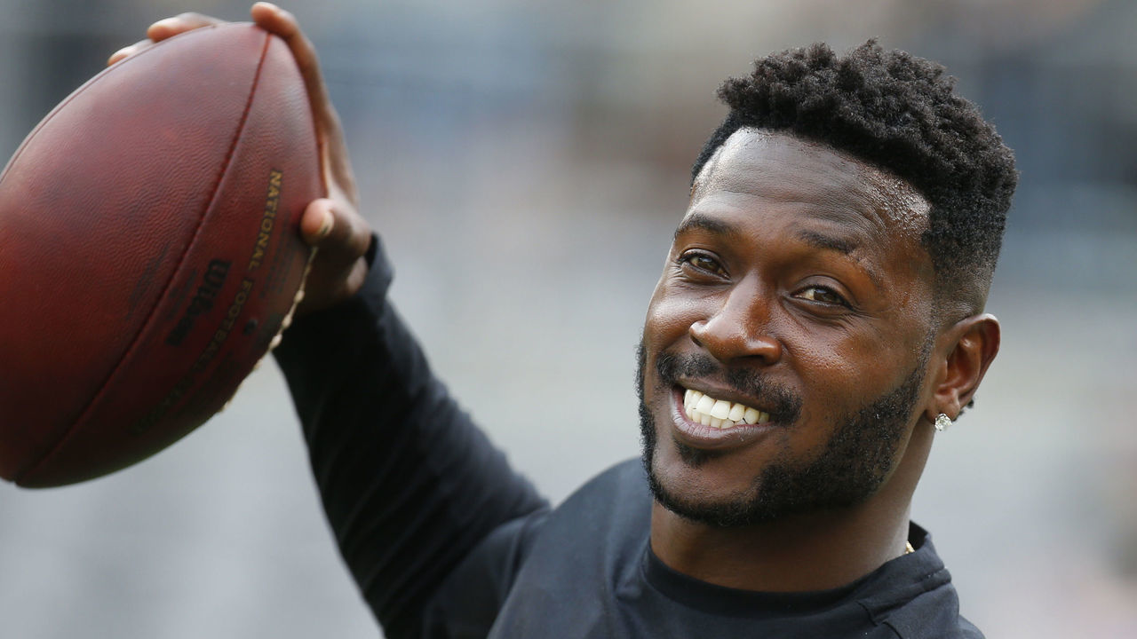 PITTSBURGH, PA - AUGUST 25: Antonio Brown #84 of the Pittsburgh Steelers in action against the Tennessee Titans during a preseason game on August 25, 2018 at Heinz Field in Pittsburgh, Pennsylvania.