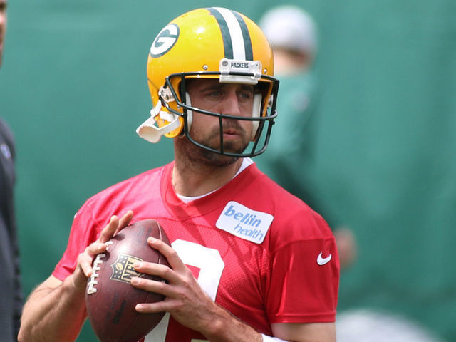 Rodgers Hasn T Chosen New Helmet But Not Worried About Change Thescore Com