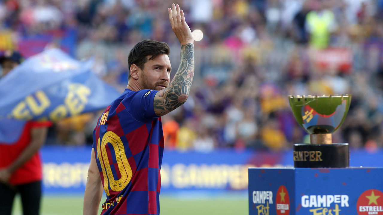 BARCELONA, SPAIN - AUGUST 04: Lionel Messi of FC Barcelona gestures during the match between FC Barcelona and Arsenal at Nou Camp on August 04, 2019 in Barcelona, Spain.