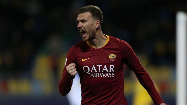 FROSINONE, ITALY - FEBRUARY 23: Edin Dzeko of AS Roma celebrates after scoring the team's third goal during the Serie A match between Frosinone Calcio and AS Roma at Stadio Benito Stirpe on February 23, 2019 in Frosinone, Italy.