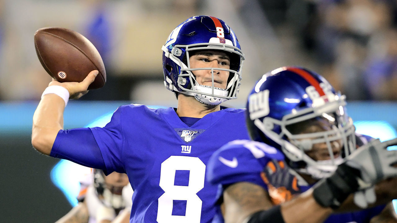 EAST RUTHERFORD, NEW JERSEY - AUGUST 16: Daniel Jones #8 of the New York Giants attempts a pass against the Chicago Bears in the first half during a preseason game at MetLife Stadium on August 16, 2019 in East Rutherford, New Jersey.