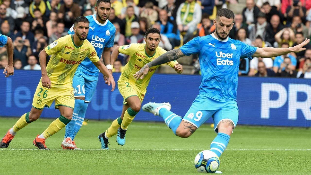 Marseille's Argentinian forward Dario Benedetto misses a penalty during the French L1 football match between Nantes (FC Nantes) and Olympique de Marseille ( OM ) at the La Beaujoire stadium in Nantes, western France, on August 17, 2019.