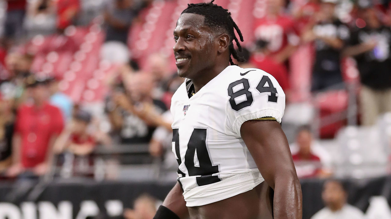 GLENDALE, ARIZONA - AUGUST 15: Wide receiver Antonio Brown #84 of the Oakland Raiders warms up before the NFL preseason game against the Arizona Cardinals at State Farm Stadium on August 15, 2019 in Glendale, Arizona.