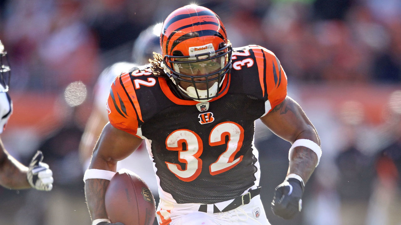 CINCINNATI, OH - DECEMBER 11: Cedric Benson#32 of the Cincinnati Bengals runs with the ball during the NFL game against Houston Texans at Paul Brown Stadium on December 11, 2011 in Cincinnati, Ohio.