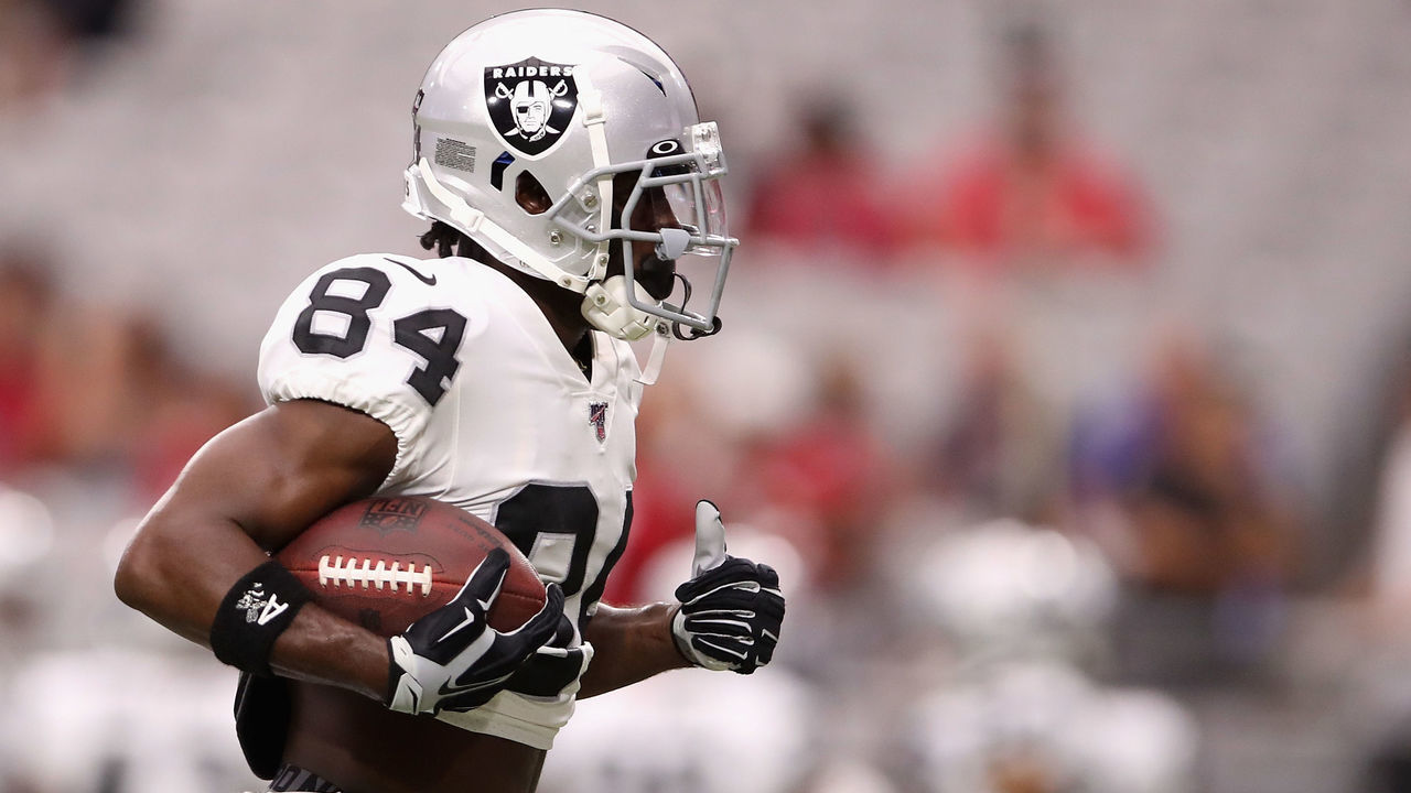 GLENDALE, ARIZONA - AUGUST 15: Wide receiver Antonio Brown #84 of the Oakland Raiders warms up before the NFL preseason game against the Arizona Cardinals at State Farm Stadium on August 15, 2019 in Glendale, Arizona.