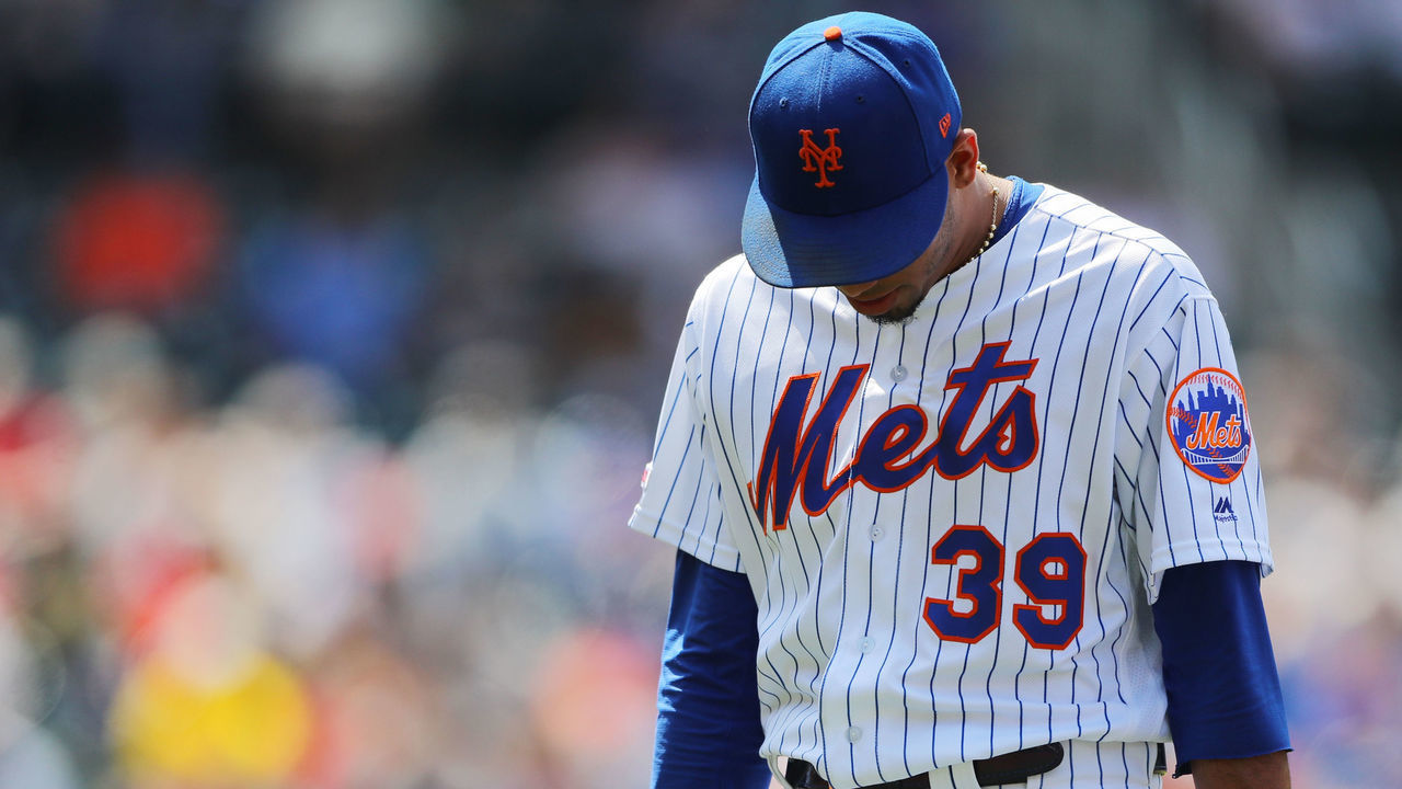 FLUSHING, NY - JULY 25: Edwin Diaz #39 of the New York Mets leaves the field after getting a hit in the foot by a base hit from Manny Machado #13 of the San Diego Padres during the game between the San Diego Padres and the New York Mets at Citi Field on Thursday, July 25, 2019 in Flushing, New York.