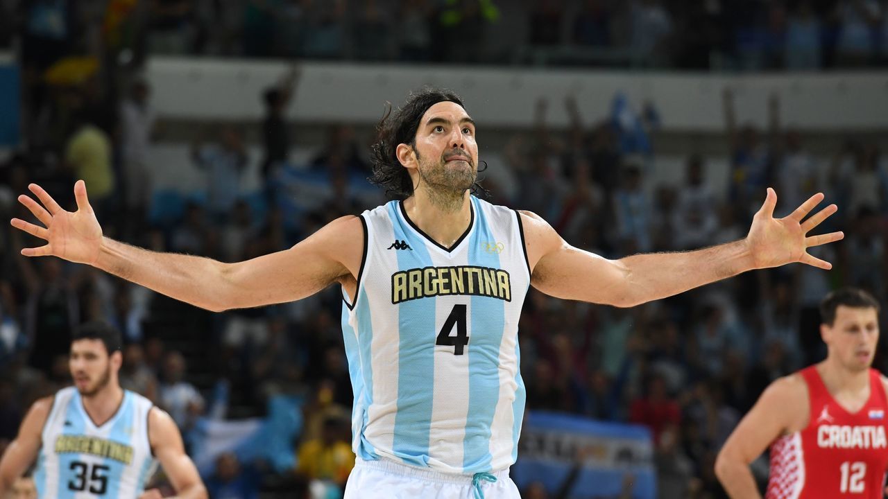 Argentina's power forward Luis Scola brates scoring during a Men's round Group B basketball match between Argentina and Croatia at the Carioca Arena 1 in Rio de Janeiro on August 9, 2016 during the Rio 2016 Olympic Games. / AFP / Mark RALSTON