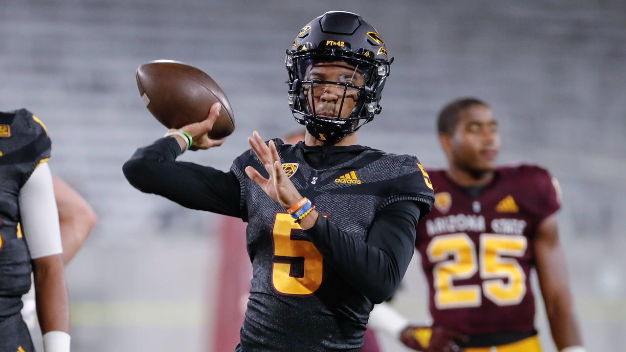 TEMPE, AZ - FEBRUARY 28: Arizona State Sun Devils quarterback Jayden Daniels (5) throws a pass during the Arizona State Sun Devils spring football game on February 28, 2019 at Sun Devil Stadium in Tempe, Arizona.