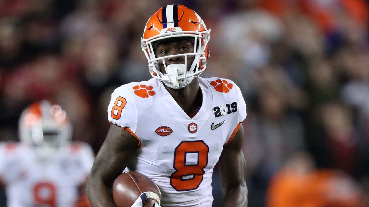 SANTA CLARA, CA - JANUARY 07: Clemson Tigers wide receiver Justyn Ross (8) with a 74 yard touchdown catch during the Alabama Crimson Tide's game versus the Clemson Tigers in the College Football Playoff National Championship game on January 7, 2019, at Levi's Stadium in Santa Clara, CA.
