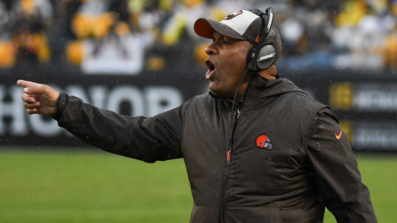PITTSBURGH, PA - OCTOBER 28, 2018: Head coach Hue Jackson of the Cleveland Browns yells toward an official in the fourth quarter of a game against the Pittsburgh Steelers on October 28, 2018 at Heinz Field in Pittsburgh, Pennsylvania. Pittsburgh won 33-18. (Photo by: 2018 Nick Cammett/Diamond Images/Getty Images)
