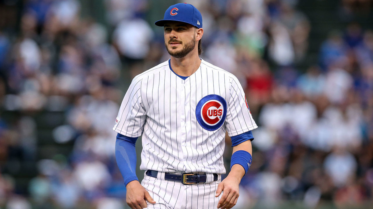 CHICAGO, ILLINOIS - AUGUST 21: Kris Bryant #17 of the Chicago Cubs warms up before the game against the San Francisco Giants at Wrigley Field on August 21, 2019 in Chicago, Illinois.