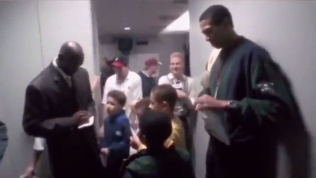 Footage surfaces of young Klay meeting Jordan, Pippen in 1998
