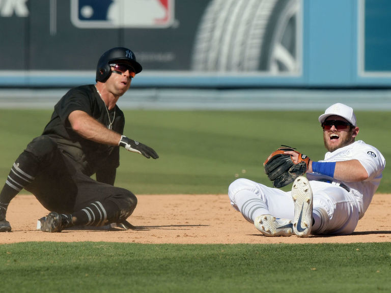 What happened to Max Muncy? Dodgers 3B walks off after freak ground ball  left player breathless