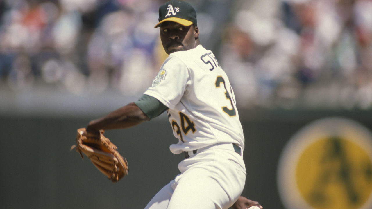 OAKLAND - MAY 1989: Dave Stewart #34 of the Oakland A's pitches during a Major League Baseball game against the Boston Red Sox played in May 1989 at the Oakland-Alameda County Coliseum in Oakland, California.