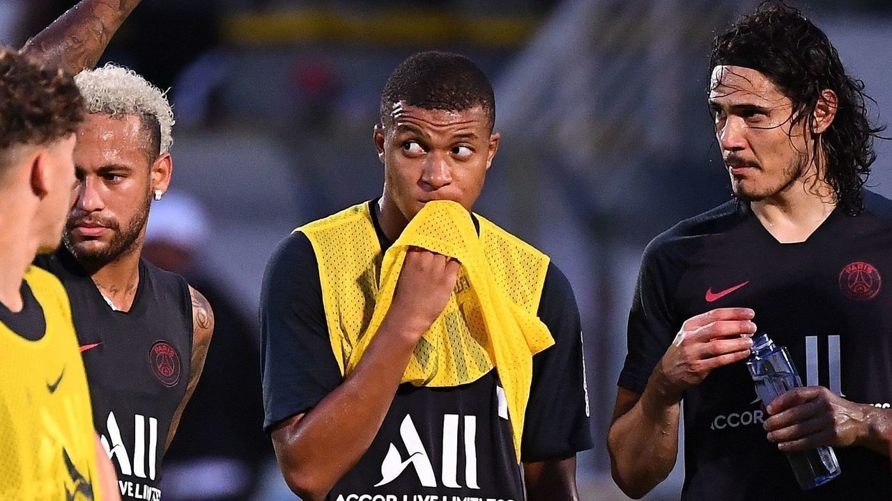 (L/R): Paris Saint-Germain's Brazilian forward Neymar, Paris Saint-Germain's French forward Kylian Mbappe and Paris Saint-Germain's Uruguayan forward Edinson Cavani look on during a training session in Shenzhen on August 1, 2019, ahead of the French Trophy of Champions football match between Rennes and Paris Saint-Germain.