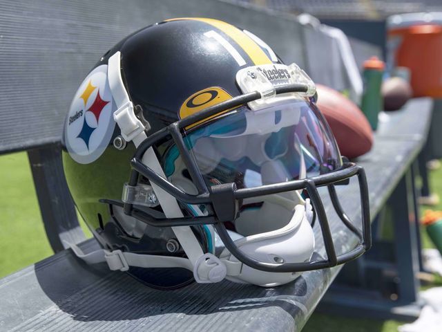 Oakley Unveils Tinted Visors As Part Of New Nfl Deal Thescore Com