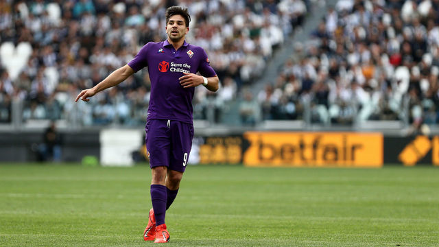 ALLIANZ STADIUM, TORINO, ITALY - 2019/04/20: Giovanni Simeone of AFC Fiorentina during the Serie A match between Juventus Fc and ACF Fiorentina. Juventus Fc wins 2-1 over Acf Fiorentina.