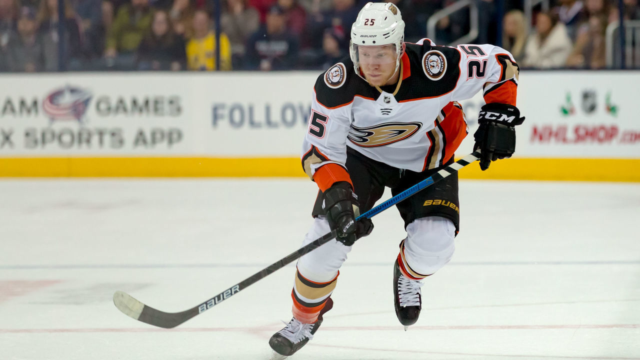 COLUMBUS, OH - DECEMBER 15: Anaheim Ducks right wing Ondrej Kase (25) sprints up the ice with the puck in a game between the Columbus Blue Jackets and the Anaheim Ducks on December 15, 2018 at Nationwide Arena in Columbus, OH.