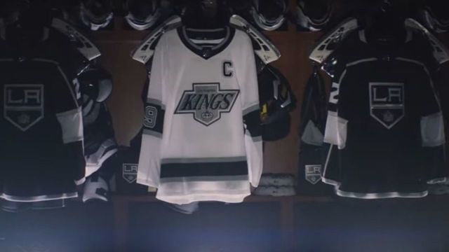 Watch: Kings revive classic jersey for throwback nights