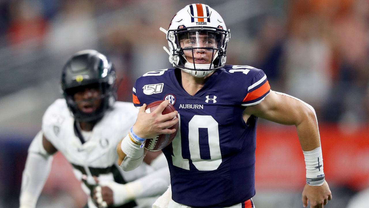 ARLINGTON, TEXAS - AUGUST 31: Bo Nix #10 of the Auburn Tigers carries the ball against the Oregon Ducks in the second quarter during the Advocare Classic at AT&T Stadium on August 31, 2019 in Arlington, Texas.