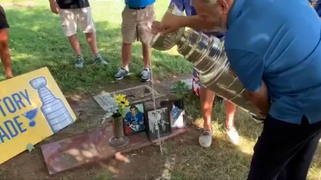 Watch: Bob Plager takes Stanley Cup to brother Barclay's grave