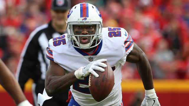 KANSAS CITY, MO - NOVEMBER 26: Buffalo Bills running back LeSean McCoy (25) during a 10-yard gain in the first quarter of a week 12 NFL game between the Buffalo Bills and Kansas City Chiefs on November 26, 2017 at Arrowhead Stadium in Kansas City, MO.