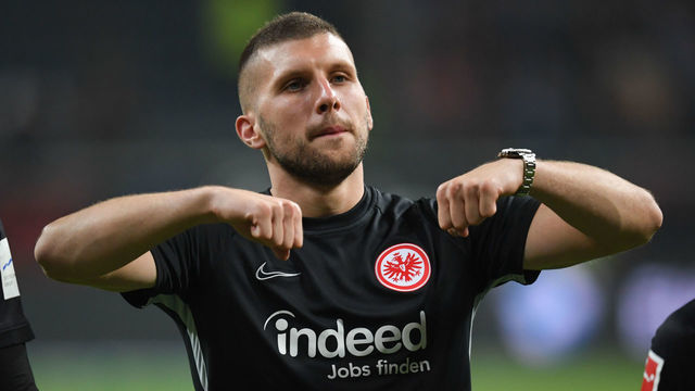 29 August 2019, Hessen, Frankfurt/Main: Soccer: Europa League - qualification, Eintracht Frankfurt - Racing Strasbourg, 4th round, return match in the Commerzbank Arena. Frankfurt's Ante Rebic is in front of the fan block after winning 3-0. Photo: Arne Dedert/dpa