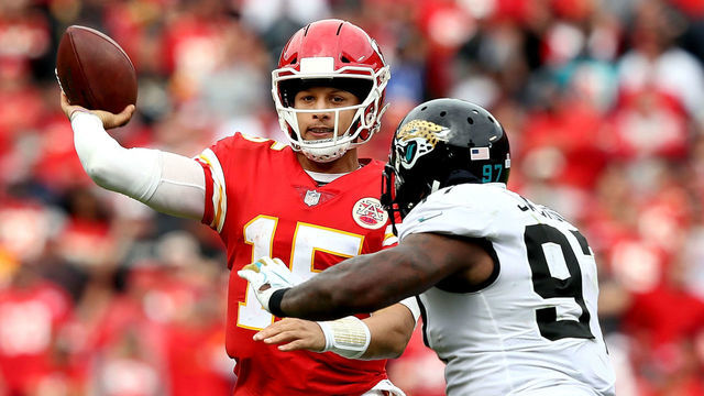 KANSAS CITY, MO - OCTOBER 07: Quarterback Patrick Mahomes #15 of the Kansas City Chiefs passes as Malik Jackson #97 of the Jacksonville Jaguars chases during the game at Arrowhead Stadium on October 7, 2018 in Kansas City, Missouri.