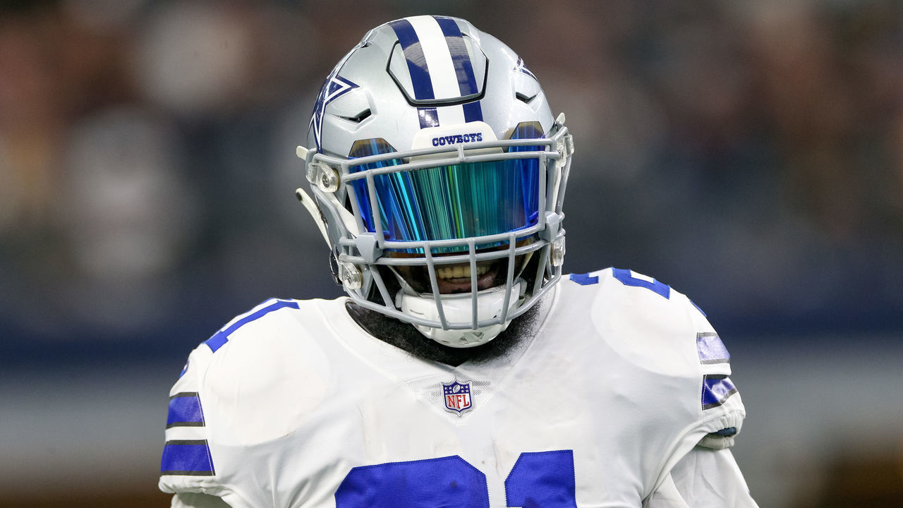 ARLINGTON, TX - NOVEMBER 22: Dallas Cowboys Running Back Ezekiel Elliott (21) prior to the Thanksgiving Day game between the Washington Redskins and Dallas Cowboys on November 22, 2018 at AT&T Stadium in Arlington, TX.