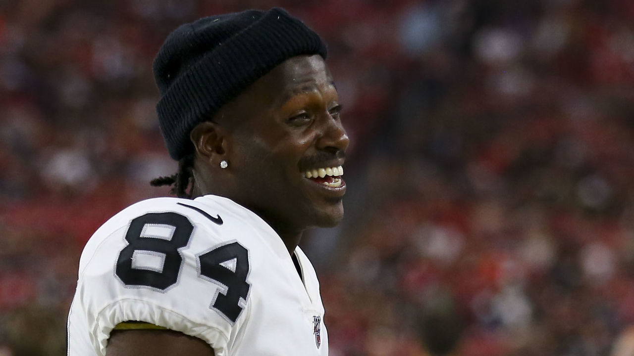 GLENDALE, AZ - AUGUST 15: Oakland Raiders wide receiver Antonio Brown (84) during a NFL preseason game between the Oakland Raiders and the Arizona Cardinals on August 15, 2019 at State Farm Stadium, in Glendale, Az.