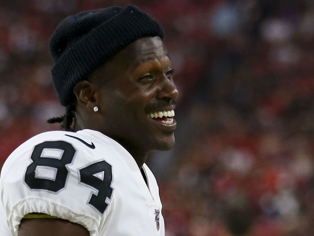 GLENDALE, AZ - AUGUST 15: Oakland Raiders wide receiver Antonio Brown (84) during a NFL preseason game between the Oakland Raiders and the Arizona Cardinals on August 15, 2019 at State Farm Stadium, in Glendale, Az.