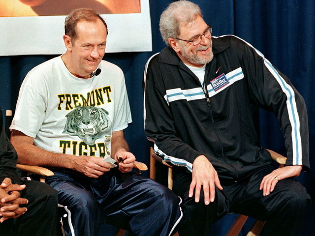 Report: Knicks owner using Bill Bradley to help bring Phil Jackson to New York