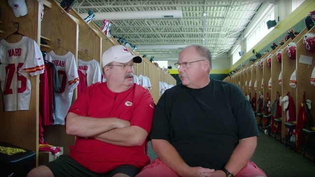 'Modern Family' star crashes Chiefs practice as Andy Reid's brother